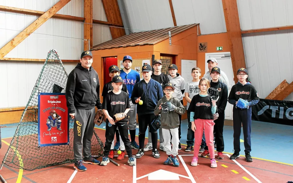 La ligue de baseball organisait, ce vendredi 1er mars, un stage régional à la salle omnisports de Pordic, une première.